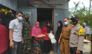 WhatsApp Image 2021-12-27 at 23.56.49 Bersama Koordinator, Sekretaris Dinas Sosial Jeneponto Pantau Langsung Penyaluran BPNT di Rumbia
