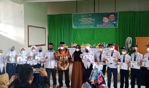 256 Siswa SMPN 7 Watampone Terima Beasiswa PIP dari Anggota DPR RI Andi Muawiyah Ramli