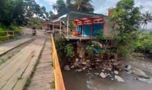Nyaris Ambruk Usai Diterjang Banjir, Jembatang Batang Sopan Butuh Perhatian Pemerintah