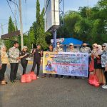 Srikandi RGPI Sulsel Bersama RGPI Bone Bagikan Ratusan Paket Menu Buka Puasa Kepada Kaum Duafa dan Pengguna Jalan