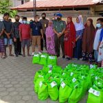 Bakti Sosial, Personel Denpom XIV/I Bone Bagikan Sembako Kepada Korban Kebakaran di Kelurahan Panyula