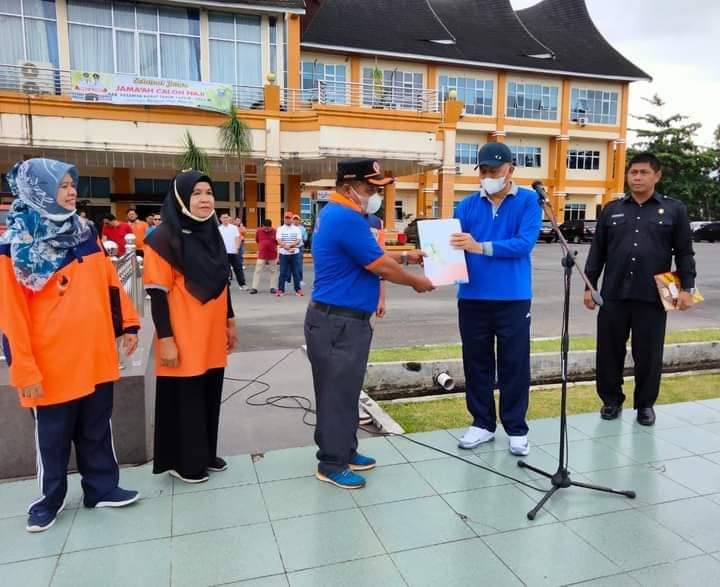 Bupati Hamsuardi Serahkan 1 Unit Mobil Operasional Rescue dan 2 Perahu Karet Bantuan BNPB ke BPBD Pasbar
