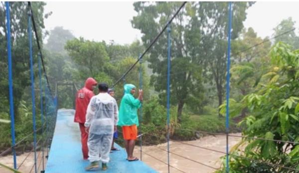 Tiga Siswa SMK di Kota Padang Hanyut Terbawa Arus Saat Berenang di Lubuk Tongga
